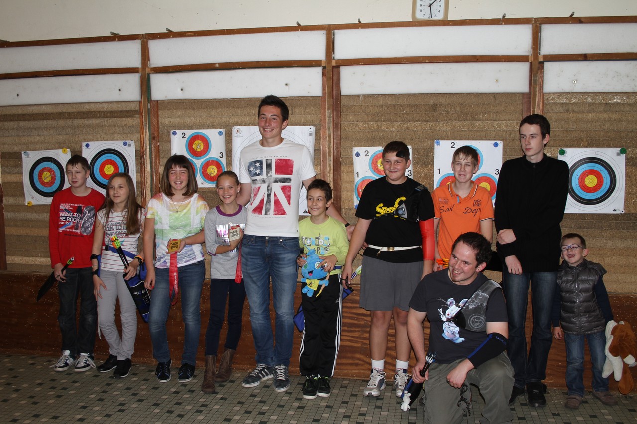 Thomas Koenig de retour de Wuxi et les jeunes archers du club. 